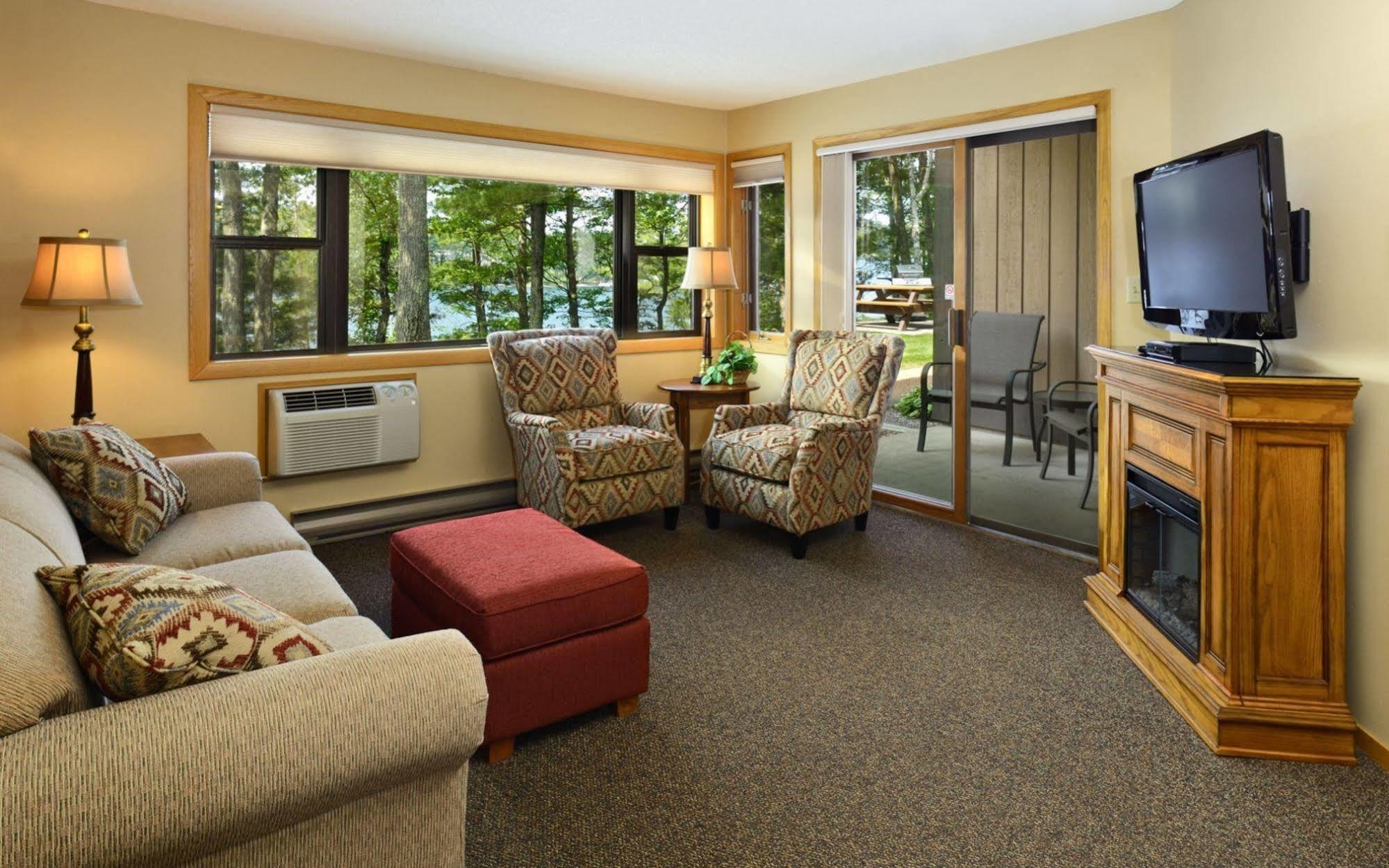 The Pointe Hotel And Suites Minocqua Eksteriør bilde